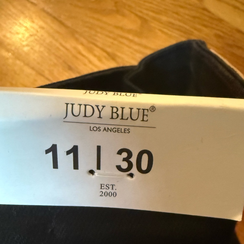 Judy Blue jeans - Picture 7 of 9